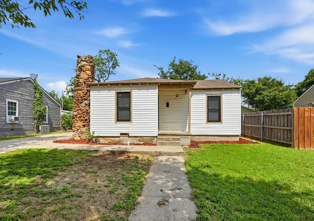 Photo 1 of Single family home for sale at 5021 Royal Dr, Fort Worth, TX 76116 | MLS# 21283798 | Listing updated on 2026-08-17