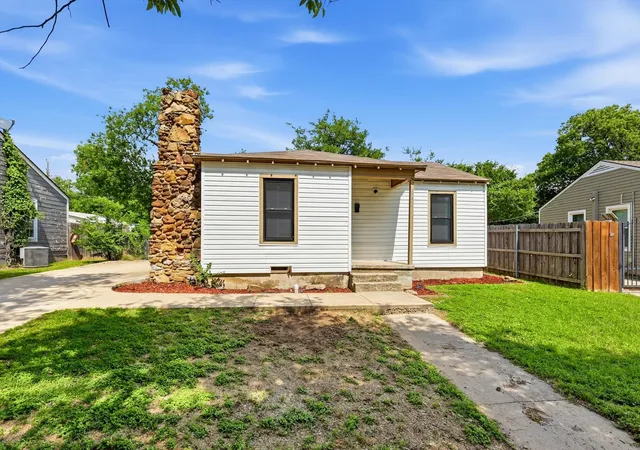 Photo 2 of Single family home for sale at 5021 Royal Dr, Fort Worth, TX 76116 | MLS# 21283798 | Listing updated on 2026-08-17