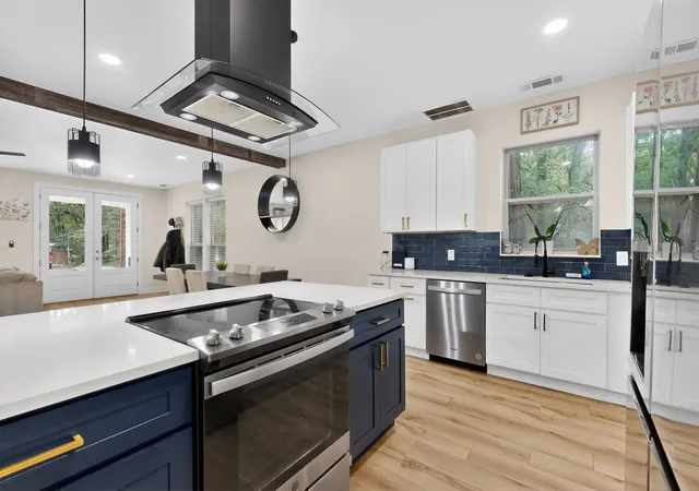 Photo 1 of Single family home for sale at 121 Elk Cove Dr, Mabank, TX 75156 | MLS# 21292857 | Listing updated on 2026-09-30