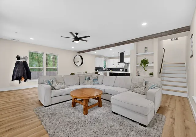 Photo 4 of Single family home for sale at 121 Elk Cove Dr, Mabank, TX 75156 | MLS# 21292857 | Listing updated on 2026-09-30