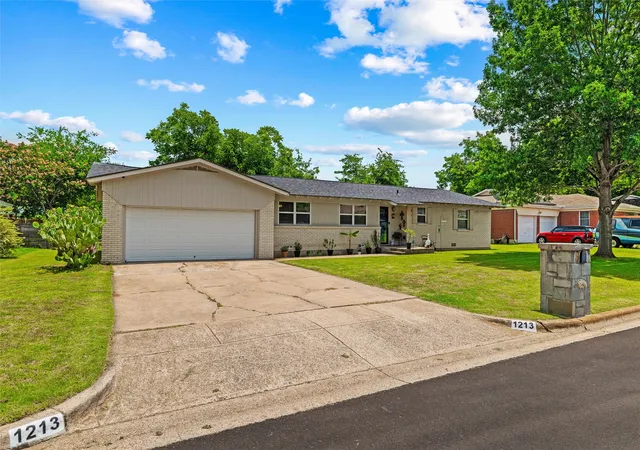 Photo 2 of Single family home for sale at 1213 Park Center St, Benbrook, TX 76126 | MLS# 21289088 | Listing updated on 2026-07-07