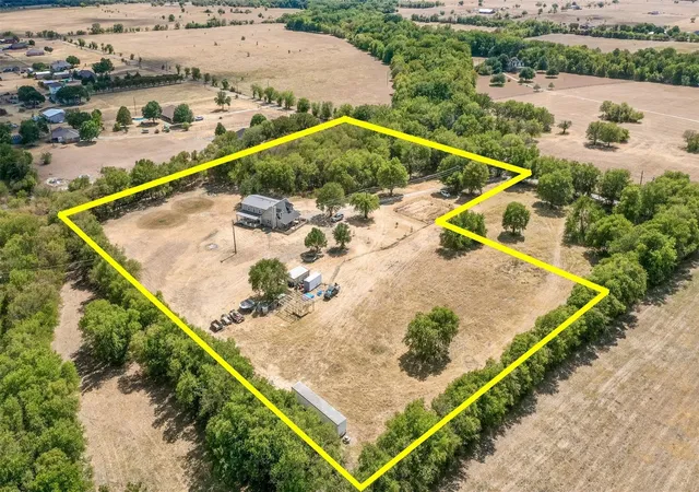 Photo 1 of Single family home for sale at 521 Bakers Branch Rd, Waxahachie, TX 75167 | MLS# 21293722 | Listing updated on 2026-09-30