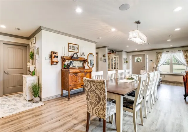 Photo 4 of Single family home for sale at 521 Bakers Branch Rd, Waxahachie, TX 75167 | MLS# 21293722 | Listing updated on 2026-09-30