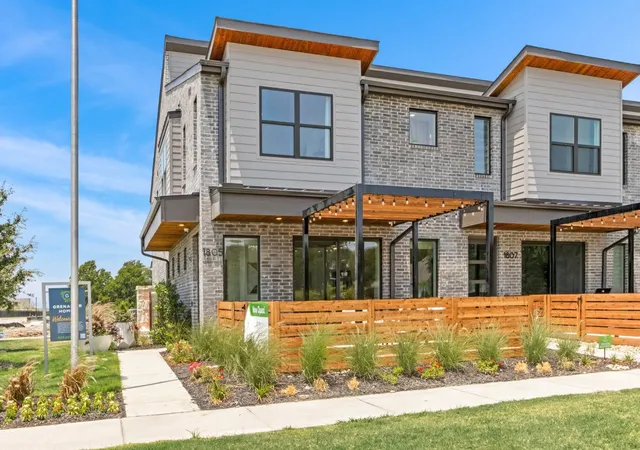 Photo 1 of Sale Pending at 1805 Parkview Dr, Melissa, TX 75454 | MLS# 21293742 | Listing updated on 2026-08-26