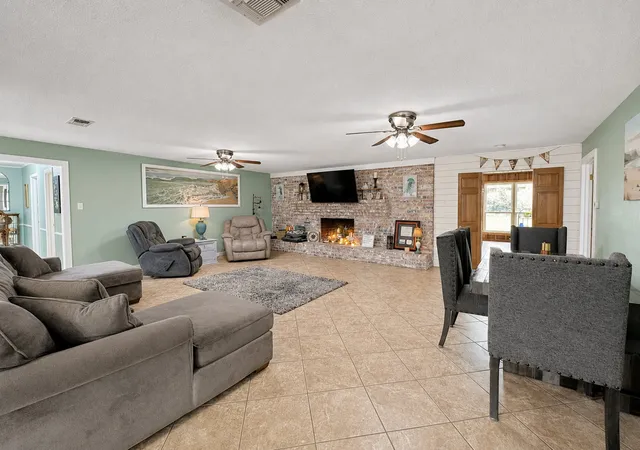 Photo 3 of Single family home for sale at 321 Merrell Dr, Sulphur Springs, TX 75482 | MLS# 21293384 | Listing updated on 2026-08-22