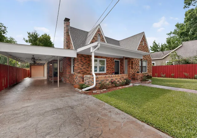 Photo 3 of Single family home for sale at 926 S Kennedy Ave, Tyler, TX 75701 | MLS# 21292554 | Listing updated on 2026-09-27