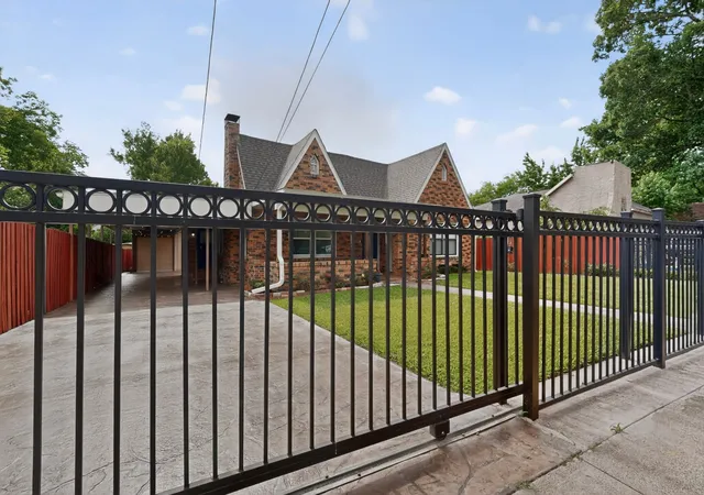 Photo 4 of Single family home for sale at 926 S Kennedy Ave, Tyler, TX 75701 | MLS# 21292554 | Listing updated on 2026-09-27