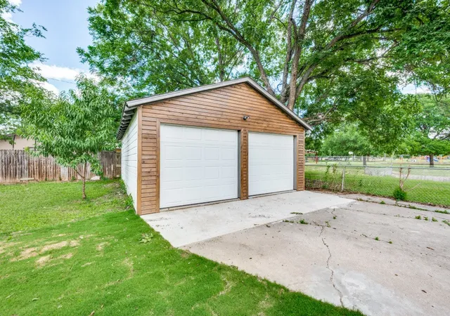 Homes for sale in Richland Hills, TX | 2800 Cecil Dr, Richland Hills, TX 76118 | MLS# 21293778