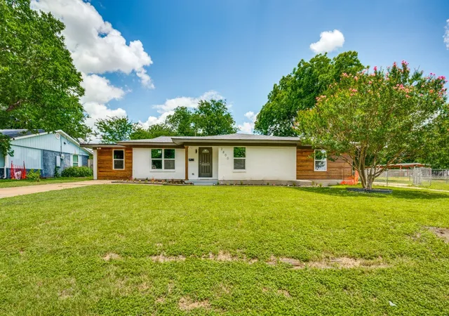 Homes for sale in Richland Hills, TX | 2800 Cecil Dr, Richland Hills, TX 76118 | MLS# 21293778