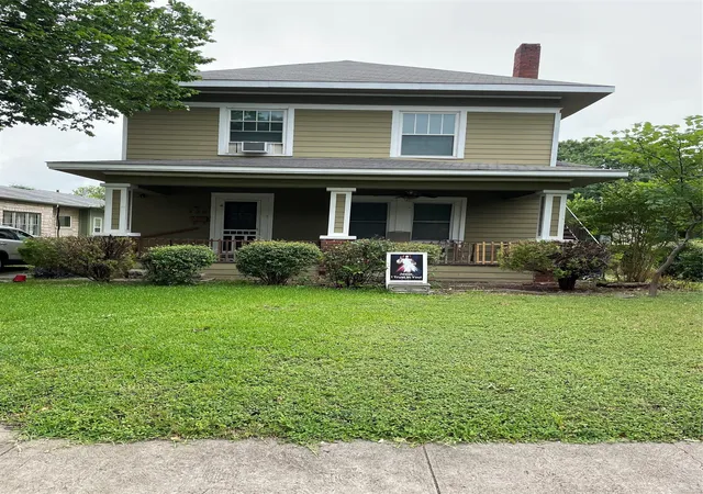Photo 1 of Single family home for sale at 229 N Marlborough Ave, Dallas, TX 75208 | MLS# 21293643 | Listing updated on 2026-07-18