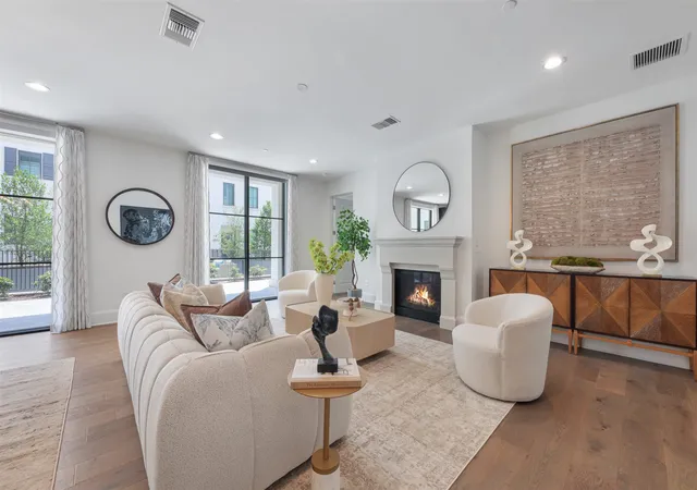 Listing Photo 4 - Condo for sale in building located at 5270 Town And Country Blvd, Frisco, TX 75034 - Unit #124