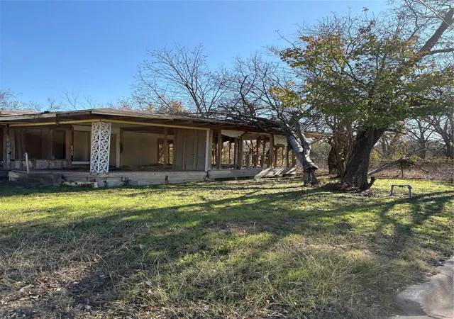 Homes for sale in Mineral Wells, TX | 1007 2nd Ave Se, Mineral Wells, TX 76067 | MLS# 21293851