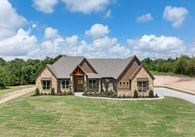 Homes for sale in Cresson, TX | 206 Morning Dove Ct, Cresson, TX 76035 | MLS# 21268936