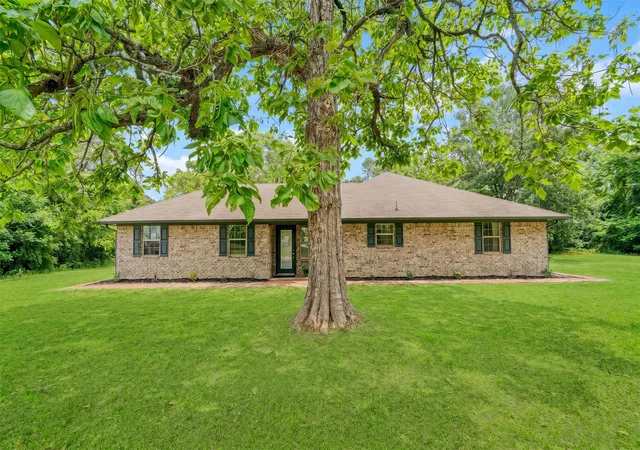 Photo 3 of Single family home for sale at 1092 Fm 1002 Rd N, Winnsboro, TX 75494 | MLS# 21292160 | Listing updated on 2026-08-20