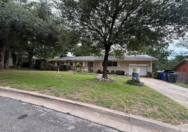 1st image of 2324 Oak Cliff Dr, Waco, TX 76710 | MLS# 21291081