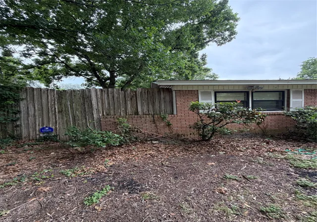 3rd image of 2324 Oak Cliff Dr, Waco, TX 76710 | MLS# 21291081