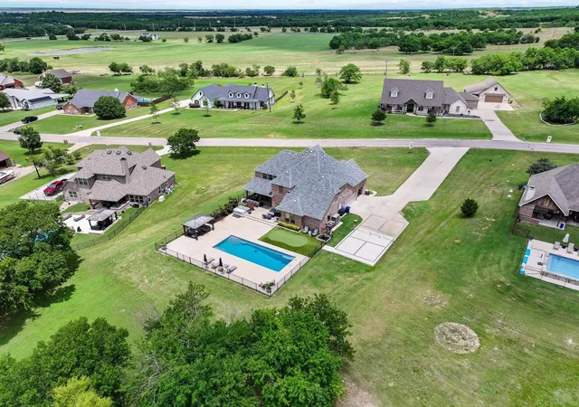 Homes for sale in Gunter, TX | 107 Whispering Winds Dr, Gunter, TX 75058 | MLS# 21285641
