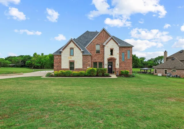 Photo 2 of Single family home for sale at 107 Whispering Winds Dr, Gunter, TX 75058 | MLS# 21285641 | Listing updated on 2026-09-02