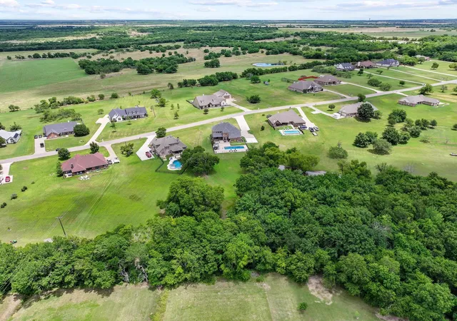 Homes for sale in Gunter, TX | 107 Whispering Winds Dr, Gunter, TX 75058 | MLS# 21285641