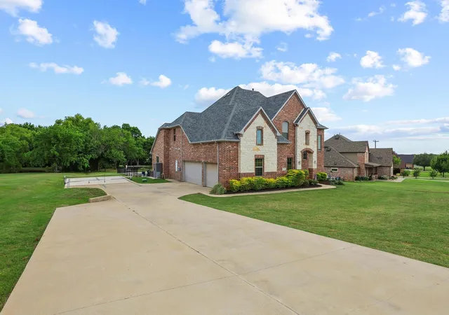 Homes for sale in Gunter, TX | 107 Whispering Winds Dr, Gunter, TX 75058 | MLS# 21285641