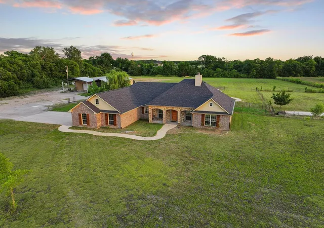 Photo 3 of Single family home for sale at 460 County Road 4421, Trenton, TX 75490 | MLS# 21283361 | Listing updated on 2026-07-23