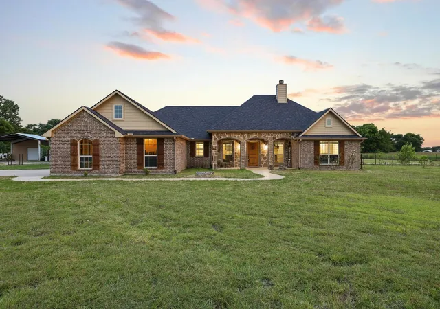 Homes for sale in Trenton, TX | 460 County Road 4421, Trenton, TX 75490 | MLS# 21283361