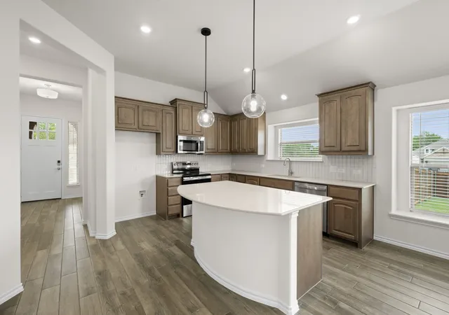 Photo 4 of Sale Pending at 2312 Shamrock Ln, Weatherford, TX 76087 | MLS# 21294015 | Listing updated on 2026-07-13