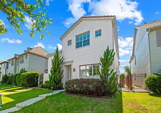 Photo 2 of Townhouse for sale at 508 Sheer Bliss Ln, Fort Worth, TX 76114 | MLS# 21291971 | Listing updated on 2026-08-30