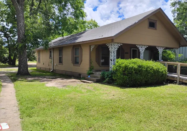 Homes for sale in Denison, TX | 624 W Morton St, Denison, TX 75020 | MLS# 21294045