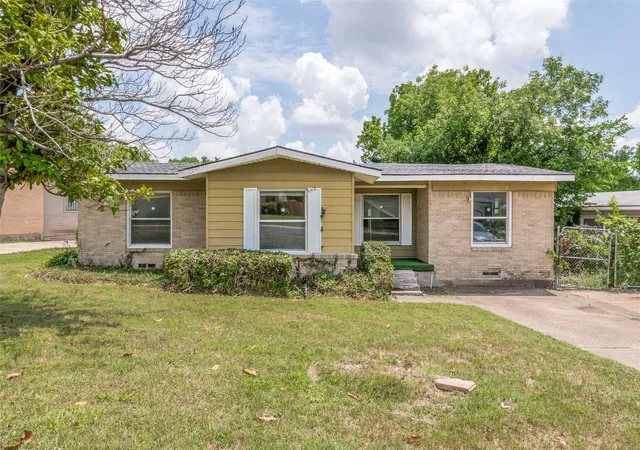 Photo 1 of Single family home for sale at 1112 E Ann Arbor Ave, Dallas, TX 75216 | MLS# 21294050 | Listing updated on 2026-07-28