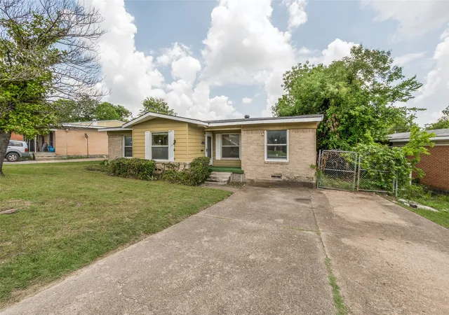 Photo 3 of Single family home for sale at 1112 E Ann Arbor Ave, Dallas, TX 75216 | MLS# 21294050 | Listing updated on 2026-07-28