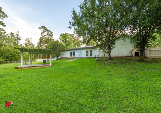 Photo 3 of Single family home for sale at 1580 Machen Dr, Springhill, LA 71075 | MLS# 21294061 | Listing updated on 2026-08-22