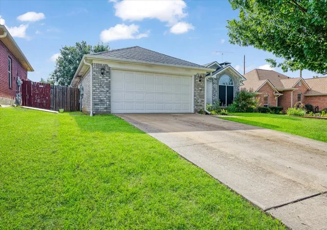 Photo 2 of Sale Pending at 4805 Indio Ln, Sherman, TX 75092 | MLS# 21288883 | Listing updated on 2026-08-03