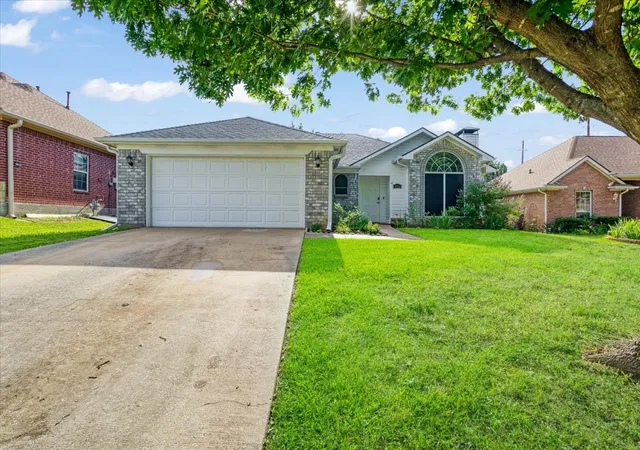 Photo 3 of Sale Pending at 4805 Indio Ln, Sherman, TX 75092 | MLS# 21288883 | Listing updated on 2026-08-03