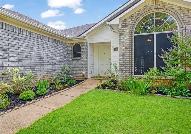 Photo 3 of Sale Pending at 4805 Indio Ln, Sherman, TX 75092 | MLS# 21288883 | Listing updated on 2026-08-03