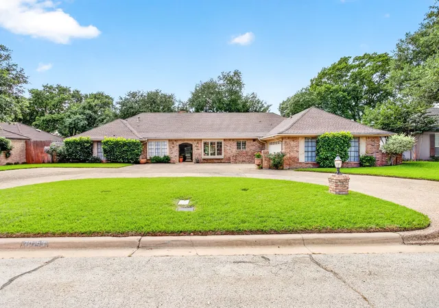 Photo 1 of Single family home for sale at 3929 Diamond Loch W, North Richland Hills, TX 76180 | MLS# 21291435 | Listing updated on 2026-08-26