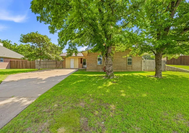 Photo 1 of Single family home for sale at 231 Choctaw Dr, Stephenville, TX 76401 | MLS# 21289145 | Listing updated on 2026-10-05