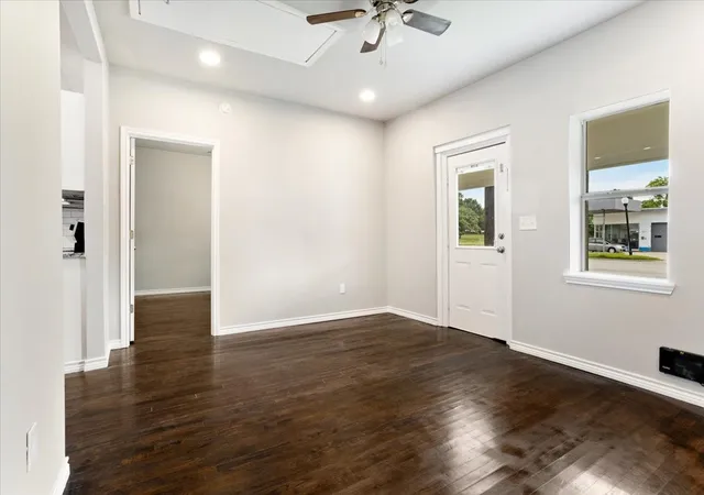 Photo 4 of Single family home for sale at 715 W Sam Rayburn Dr, Bonham, TX 75418 | MLS# 21293687 | Listing updated on 2026-08-24