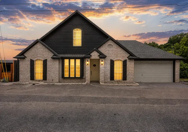Homes for sale in Granbury, TX | 6308 Carol Ct, Granbury, TX 76048 | MLS# 21286484