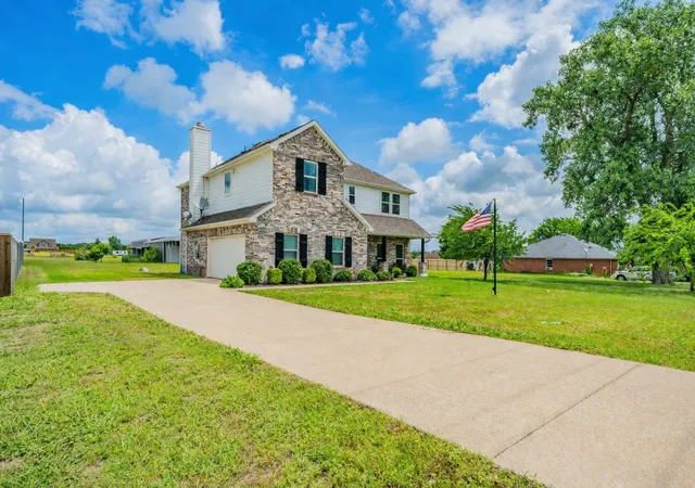 Photo 3 of Single family home for sale at 14797 County Road 489, Nevada, TX 75173 | MLS# 21292455 | Listing updated on 2026-10-05