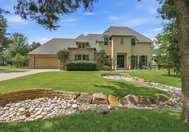 Homes for sale in Lake Kiowa, TX | 107 Iriquois Dr, Lake Kiowa, TX 76240 | MLS# 21293177