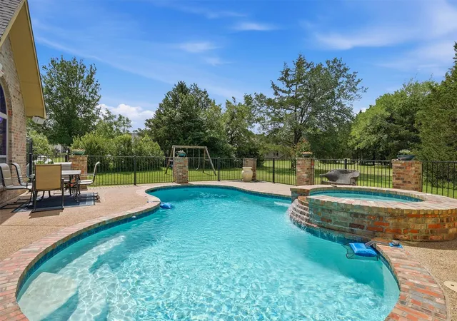 Homes for sale in Lake Kiowa, TX | 107 Iriquois Dr, Lake Kiowa, TX 76240 | MLS# 21293177