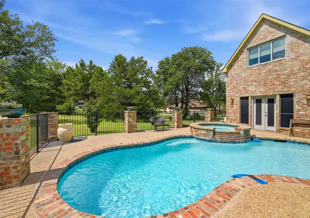 Homes for sale in Lake Kiowa, TX | 107 Iriquois Dr, Lake Kiowa, TX 76240 | MLS# 21293177