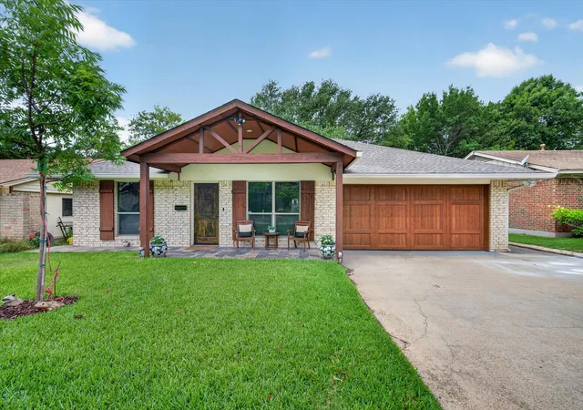 Homes for sale in Duncanville, TX | 527 Falling Leaves Dr, Duncanville, TX 75116 | MLS# 21294126