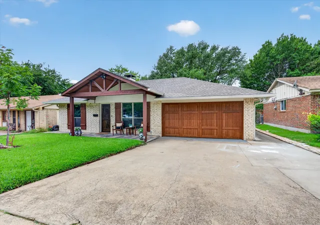 Homes for sale in Duncanville, TX | 527 Falling Leaves Dr, Duncanville, TX 75116 | MLS# 21294126