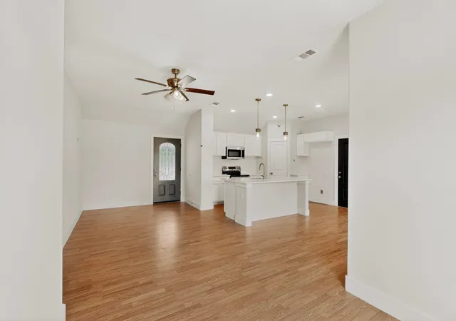 Photo 3 of Sale Pending at 6306 County Road 619, Farmersville, TX 75442 | MLS# 21293031 | Listing updated on 2026-07-17