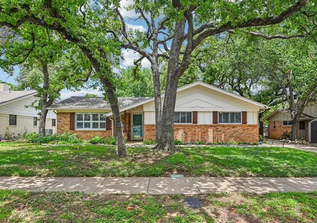 Photo 1 of Sale Pending at 724 Bedford Ct W, Hurst, TX 76053 | MLS# 21293784 | Listing updated on 2026-07-22