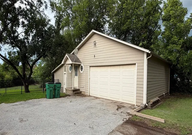 Homes for sale in Jacksboro, TX | 445 W Belknap St, Jacksboro, TX 76458 | MLS# 21289544