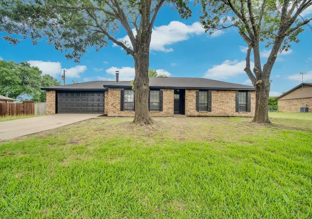 Homes for sale in Waxahachie, TX | 114 Becky Ln, Waxahachie, TX 75165 | MLS# 21291710