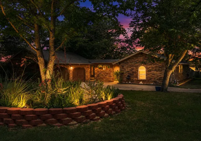 Photo 3 of Single family home for sale at 5310 Westminster Ct S, Fort Worth, TX 76133 | MLS# 21282277 | Listing updated on 2026-08-29